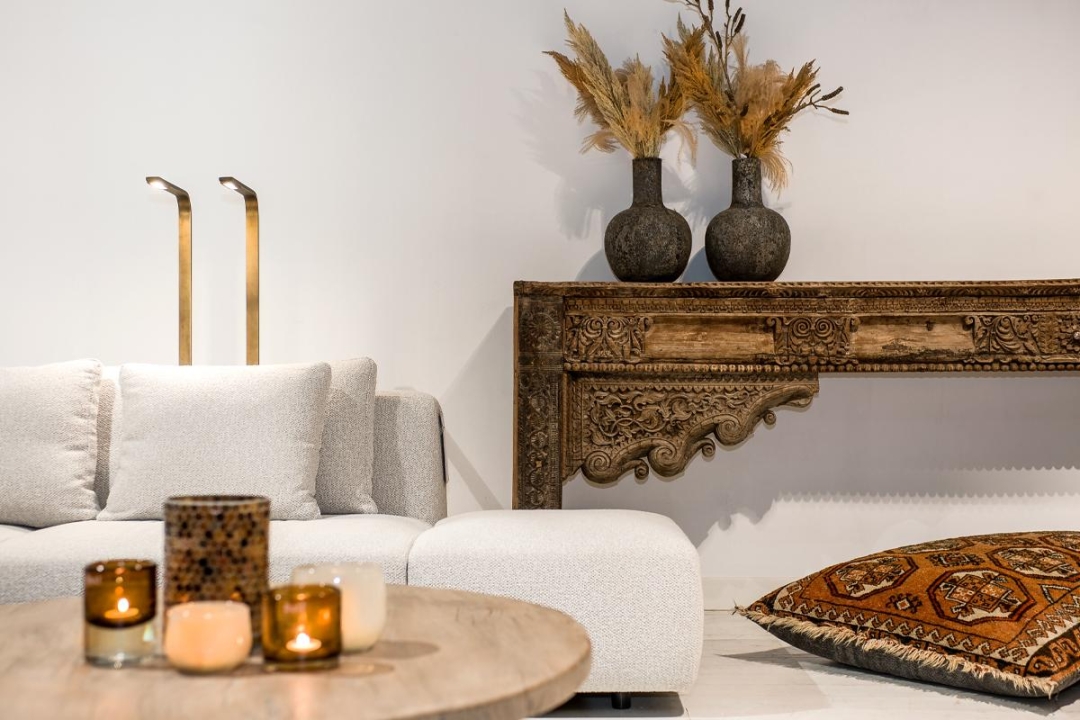 Unieke console met houtsnijwerk - VERKOCHT